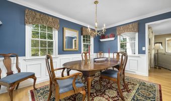 16 Iron Gate Ln, Cromwell, CT 06416