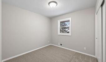 907 40th Ln, Anoka, MN 55303