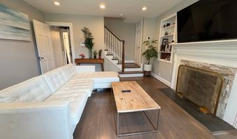 2011 N UPTON St, Arlington, VA 22207