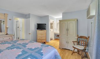 11 Watch Hill Cir 11, Cromwell, CT 06416