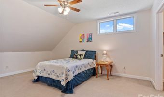 126 Hillcrest Dr, Barnardsville, NC 28709