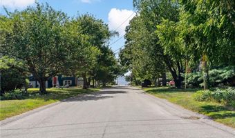 21 Clifton Rd, Bristol, RI 02809