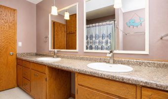 816 12th Ave, Aberdeen, SD 57401