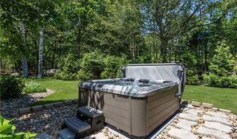 19 Cassandra Ln, North Kingstown, RI 02852
