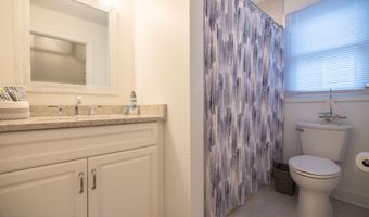 240 Fernwood Dr, Bayville, NJ 08721