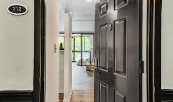 1001 N RANDOLPH St 212, Arlington, VA 22201