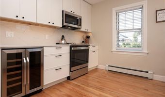 45 Ayrault St 5, Newport, RI 02840