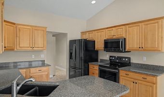 2821 Buckingham Ct, Ames, IA 50010