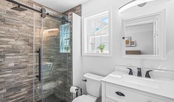 50 Yardarm Ct, Bayville, NJ 08721