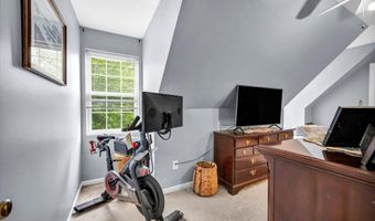 21 Lakeview Dr, Branford, CT 06405
