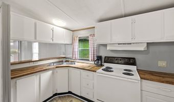 963 Livingston Boat Dock Rd, Allons, TN 38541