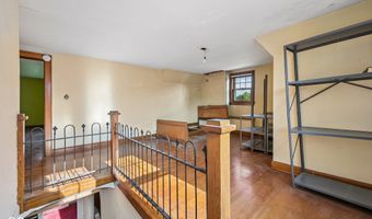 327 E 37th St, Anderson, IN 46013