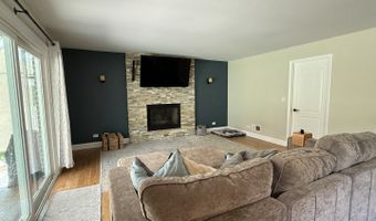 1550 W GOLDENGATE Dr, Addison, IL 60101