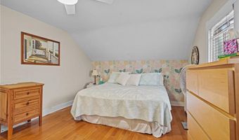 12 Hammond St, Newport, RI 02840