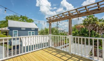 111 4th St, Apalachicola, FL 32320