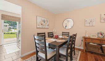 254 Village Mead Dr, Ballwin, MO 63021