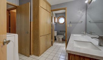 2207 S GLADYS Ave, Appleton, WI 54915