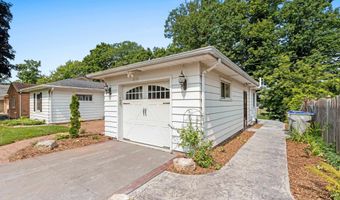 2323 PALISADES Dr, Appleton, WI 54915