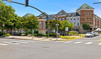 2550 FARMSTEAD Dr, Rockville, MD 20850
