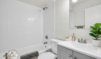 10 Arrowhead Dr 5, Algonquin, IL 60102