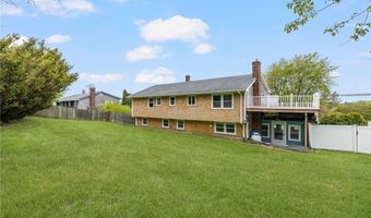 23 Algonquin Dr, Middletown, RI 02842