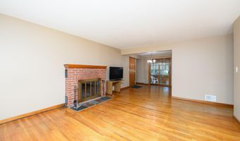 570 Garfield Ave, Belford, NJ 07718
