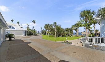 140 BAY HARBOR Dr, Aransas Pass, TX 78336