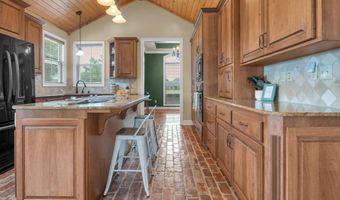 210 Grand Lake Dr, Arnaudville, LA 70512