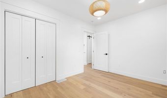 7 Sheffield Ave, Newport, RI 02840