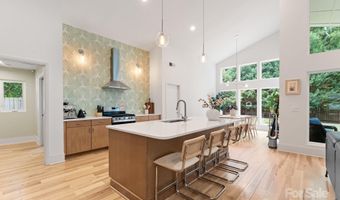 3931 Belshire Ln, Charlotte, NC 28205