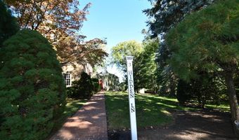 3 HIDDEN Ln, Abington, PA 19001