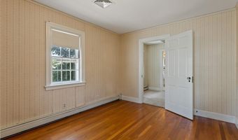 20 Drowne Pkwy, East Providence, RI 02916