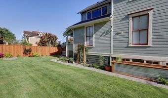 369 37th St, Astoria, OR 97103