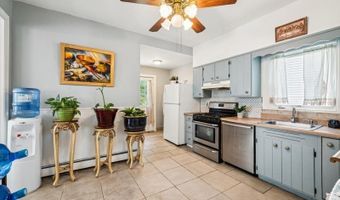 4 Park Heights Ave, Andover, NJ 07801