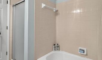 1592 Greenfield Crossing Ct, Ballwin, MO 63021
