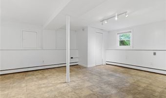 8 Ledgemont Dr, Lincoln, RI 02865