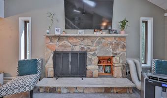 179 Chippewa Trl, Albrightsville, PA 18210