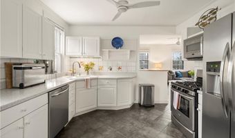 33 Marsh St, Newport, RI 02840