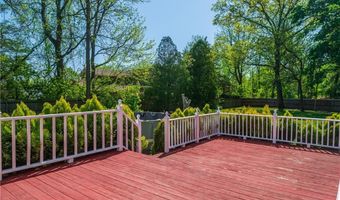33 Wilbur Rd, Lincoln, RI 02865