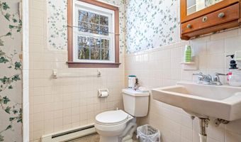 8 Pine Acres Rd, Amherst, NH 03031