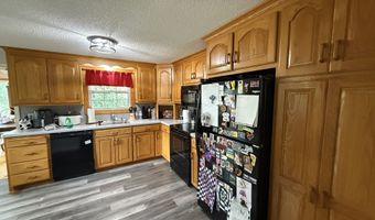 7 School St, Burlington, CT 06013