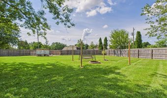 121 Woodland Dr, Hartford City, IN 47348