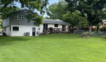 508 E Kirkwood Dr, Aurora, MO 65605