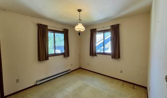 8384 N Broadway, Apple River, IL 61001