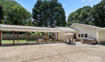 2717 Arnold Dr, Charlotte, NC 28205