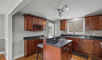 83 Bateman Ave, Cranston, RI 02920