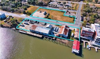 323 Water St, Apalachicola, FL 32320