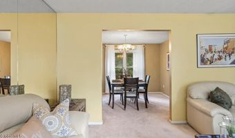 7 Hawthorn Cir, Albany, NY 12203