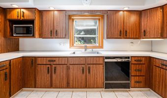 198 N Timber Ln, Cheshire, CT 06410