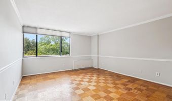 118 MONROE St #211, Rockville, MD 20850